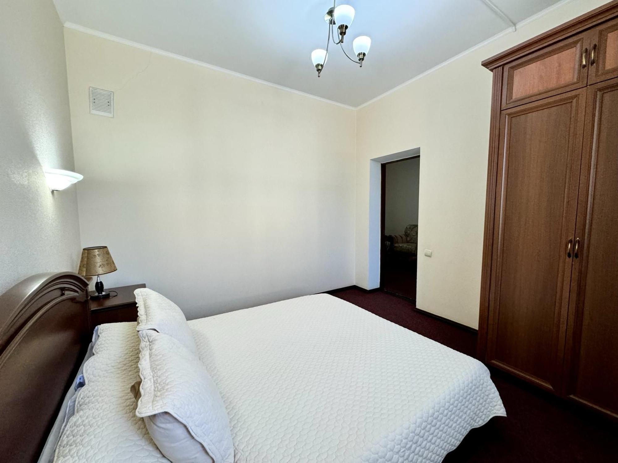 Hotel Zhambyl Taraz Eksteriør bilde