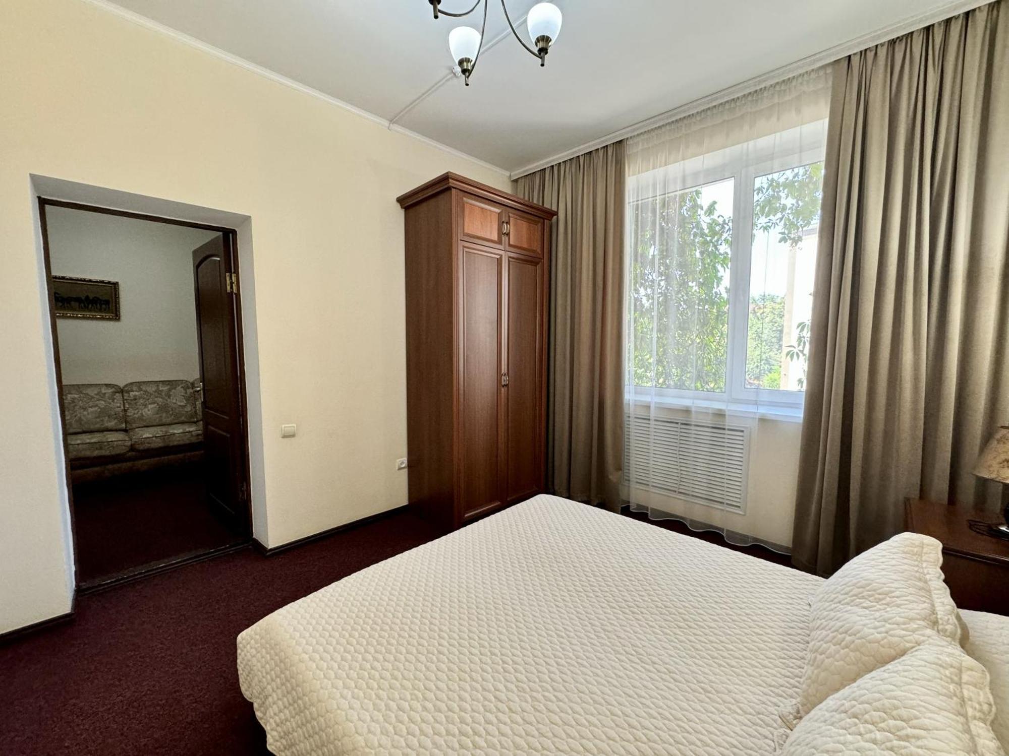 Hotel Zhambyl Taraz Eksteriør bilde