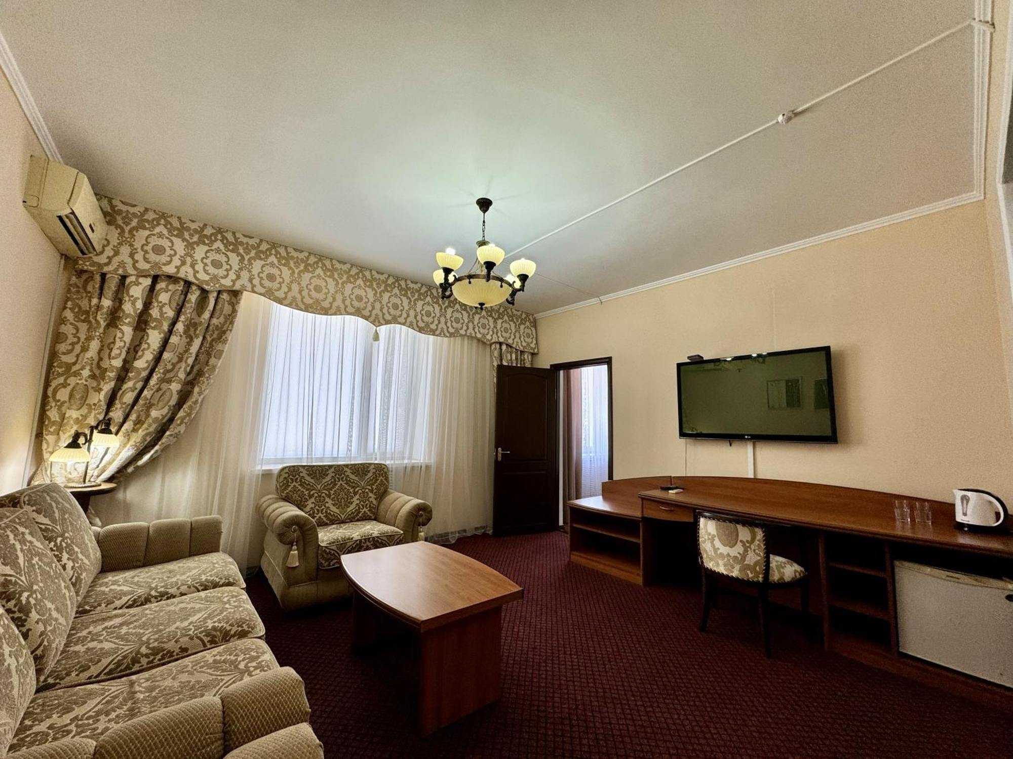 Hotel Zhambyl Taraz Eksteriør bilde
