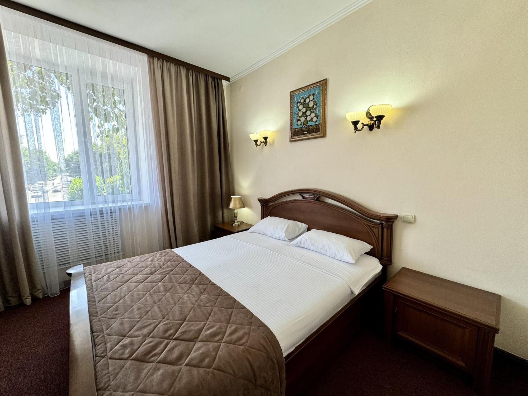 Hotel Zhambyl Taraz Eksteriør bilde