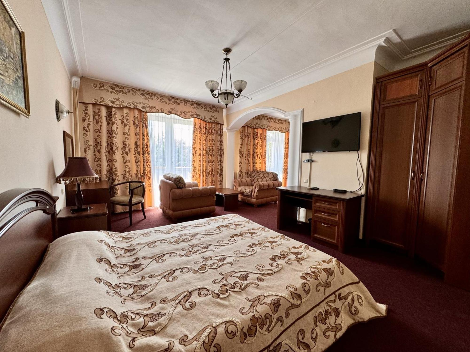 Hotel Zhambyl Taraz Eksteriør bilde