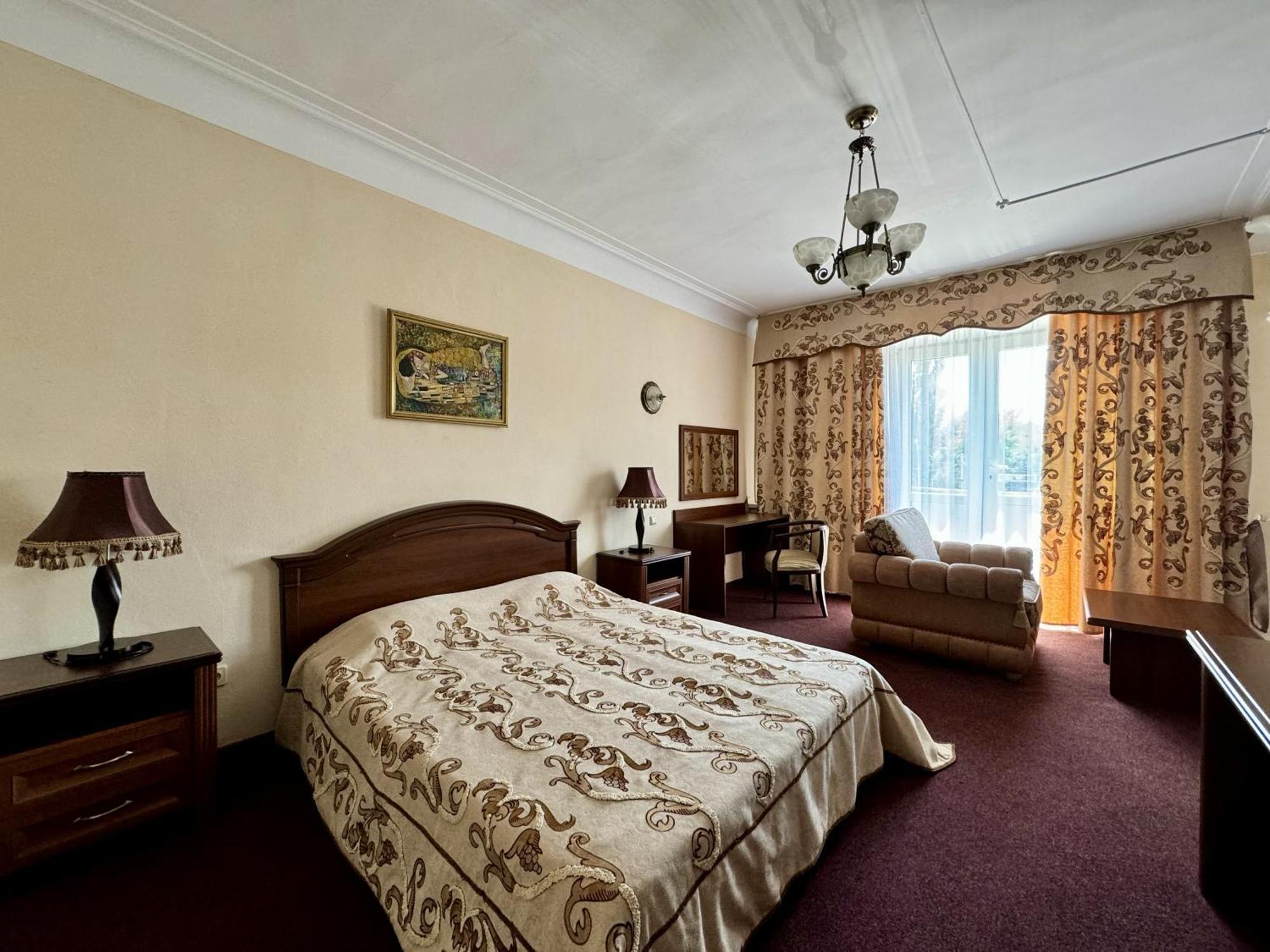 Hotel Zhambyl Taraz Eksteriør bilde
