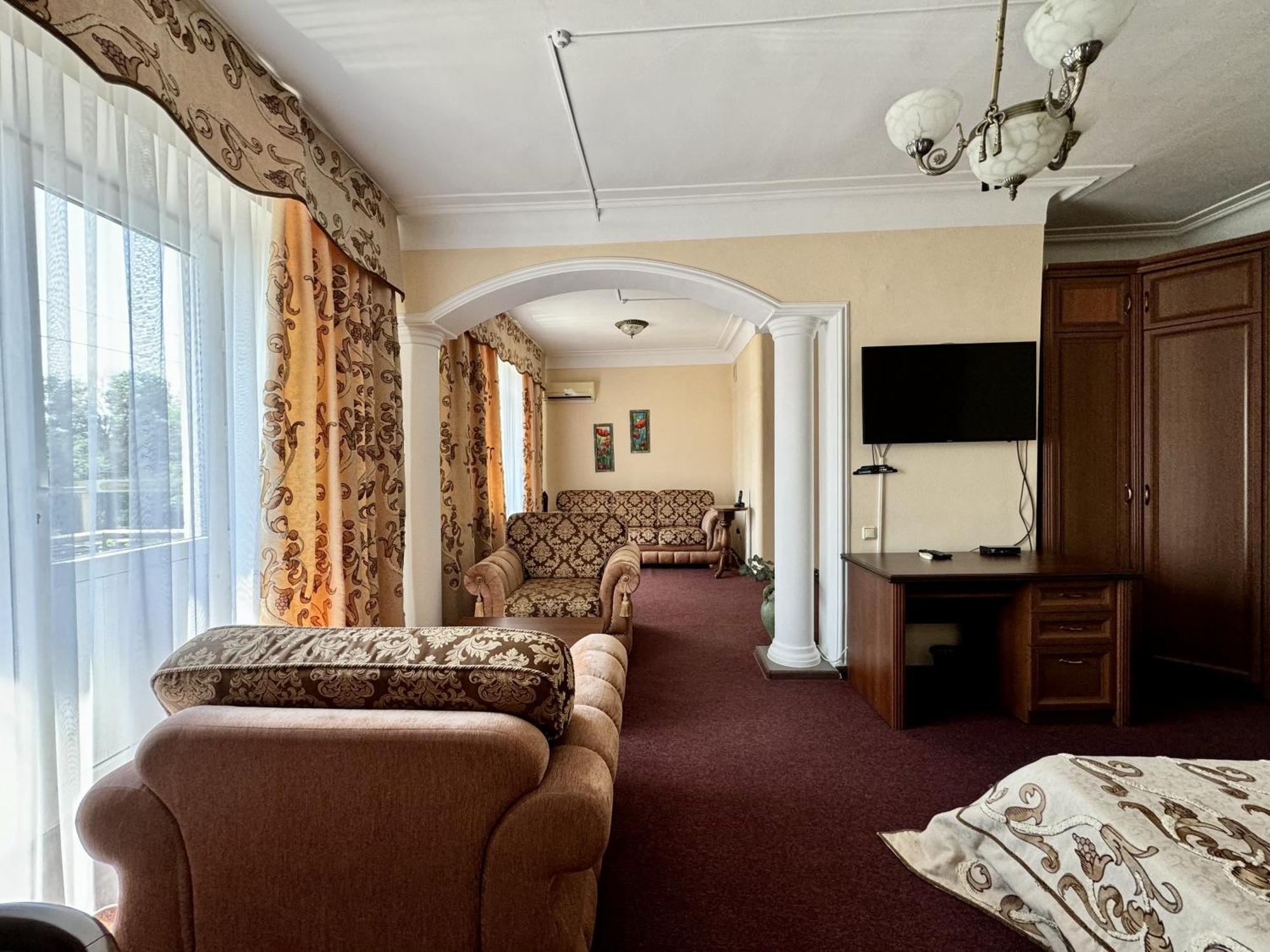 Hotel Zhambyl Taraz Eksteriør bilde
