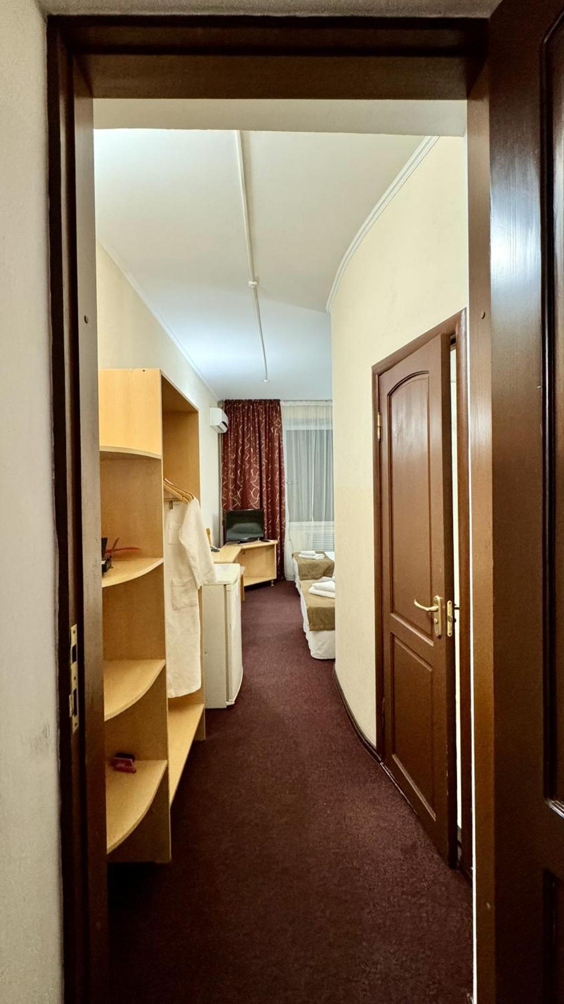 Hotel Zhambyl Taraz Eksteriør bilde