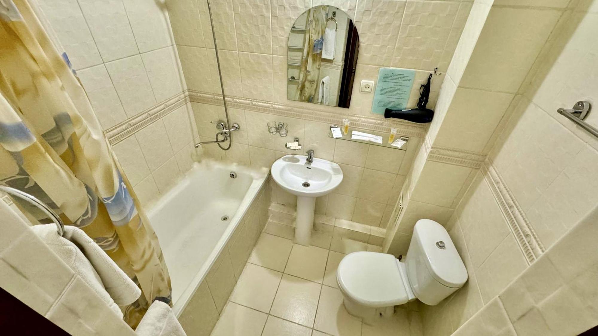 Hotel Zhambyl Taraz Eksteriør bilde