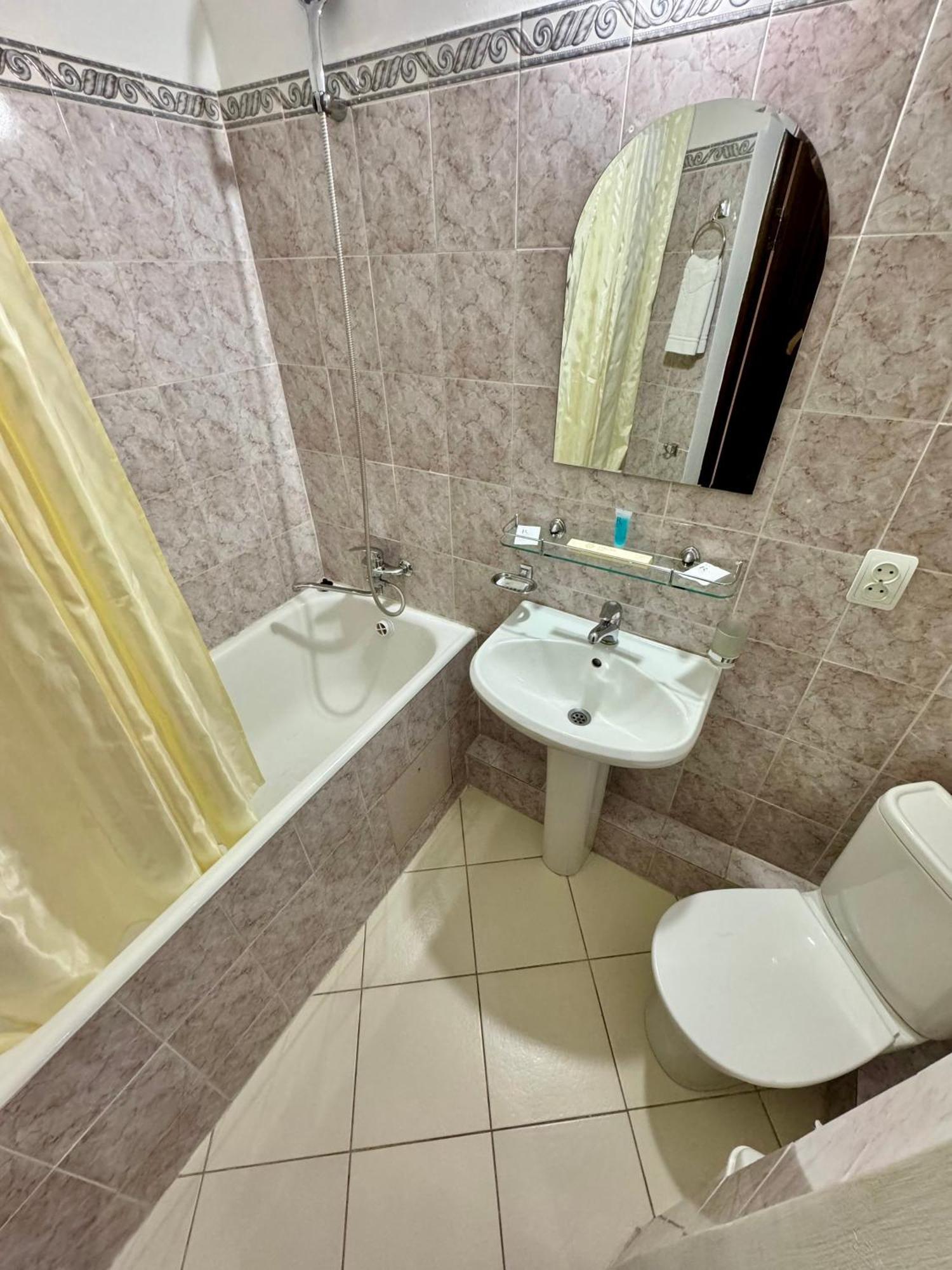 Hotel Zhambyl Taraz Eksteriør bilde