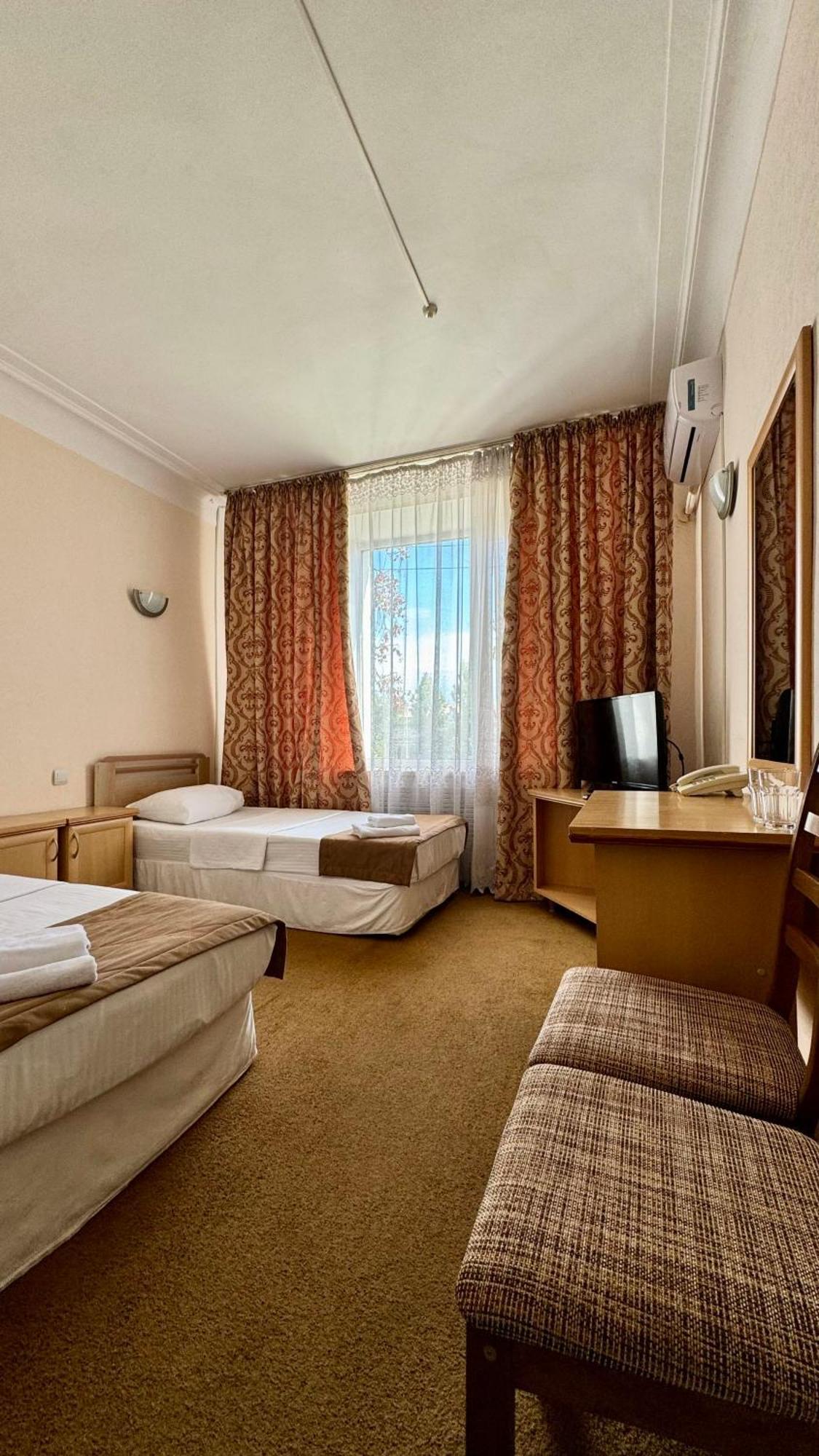Hotel Zhambyl Taraz Eksteriør bilde
