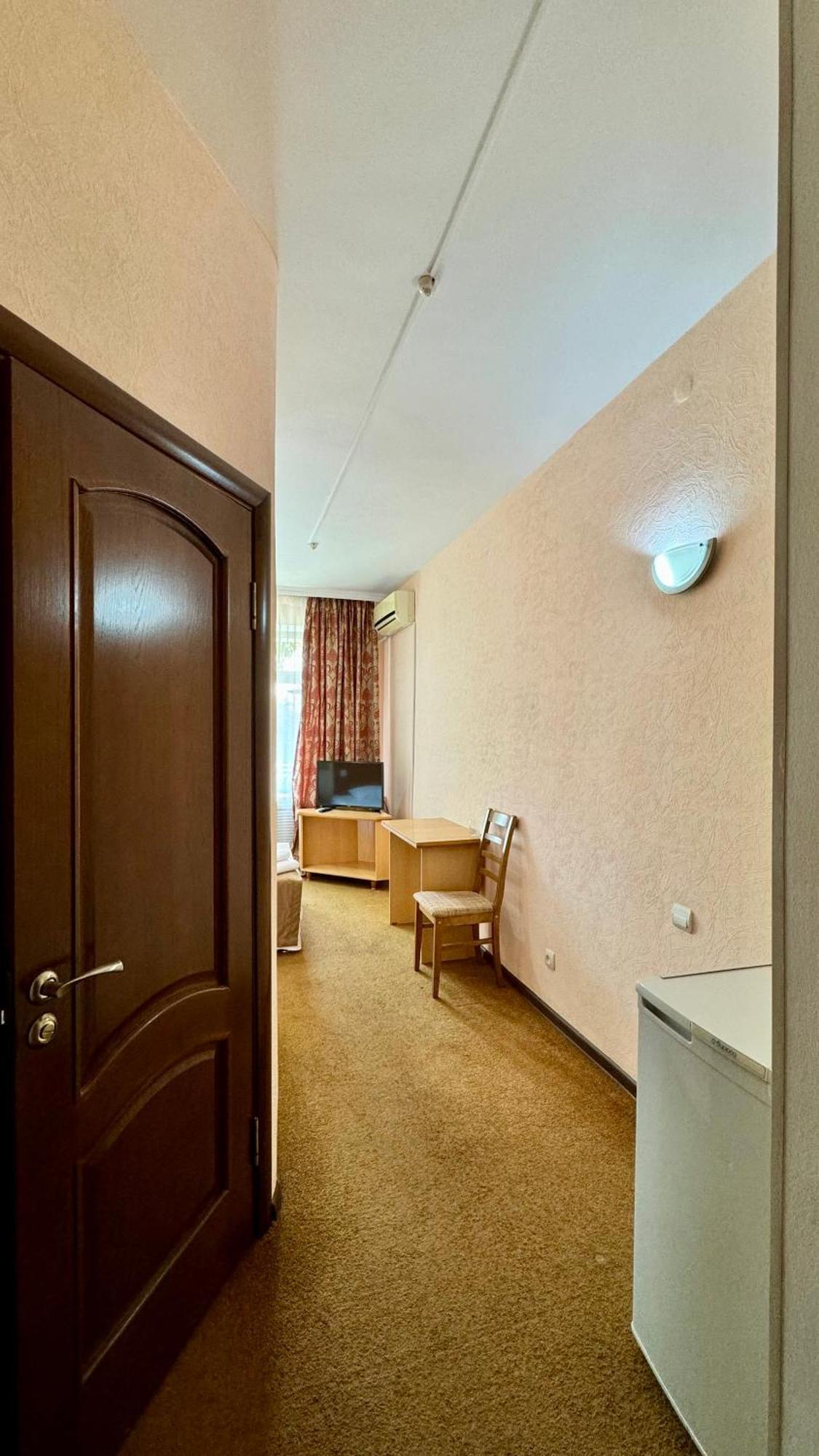 Hotel Zhambyl Taraz Eksteriør bilde