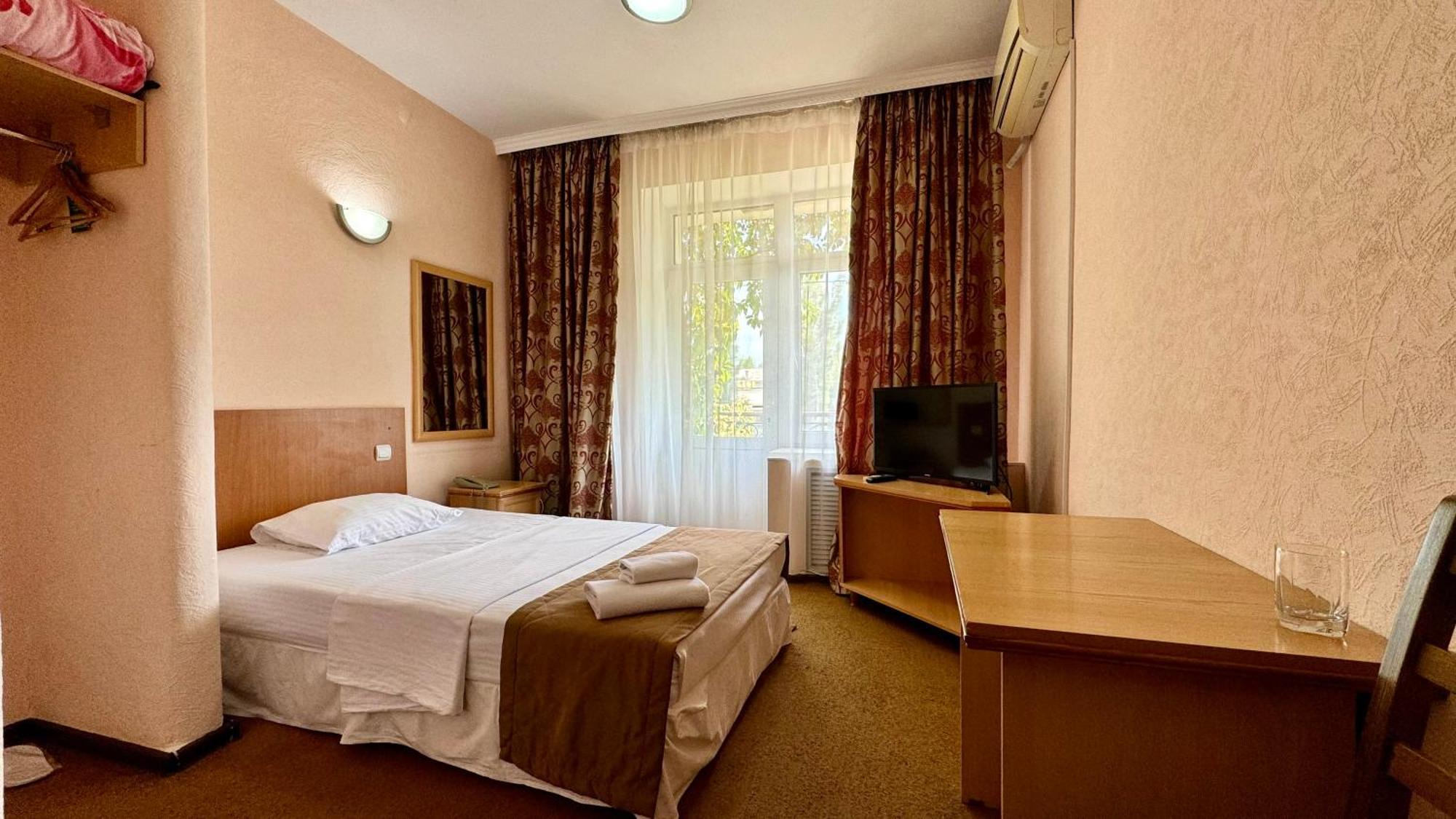 Hotel Zhambyl Taraz Eksteriør bilde