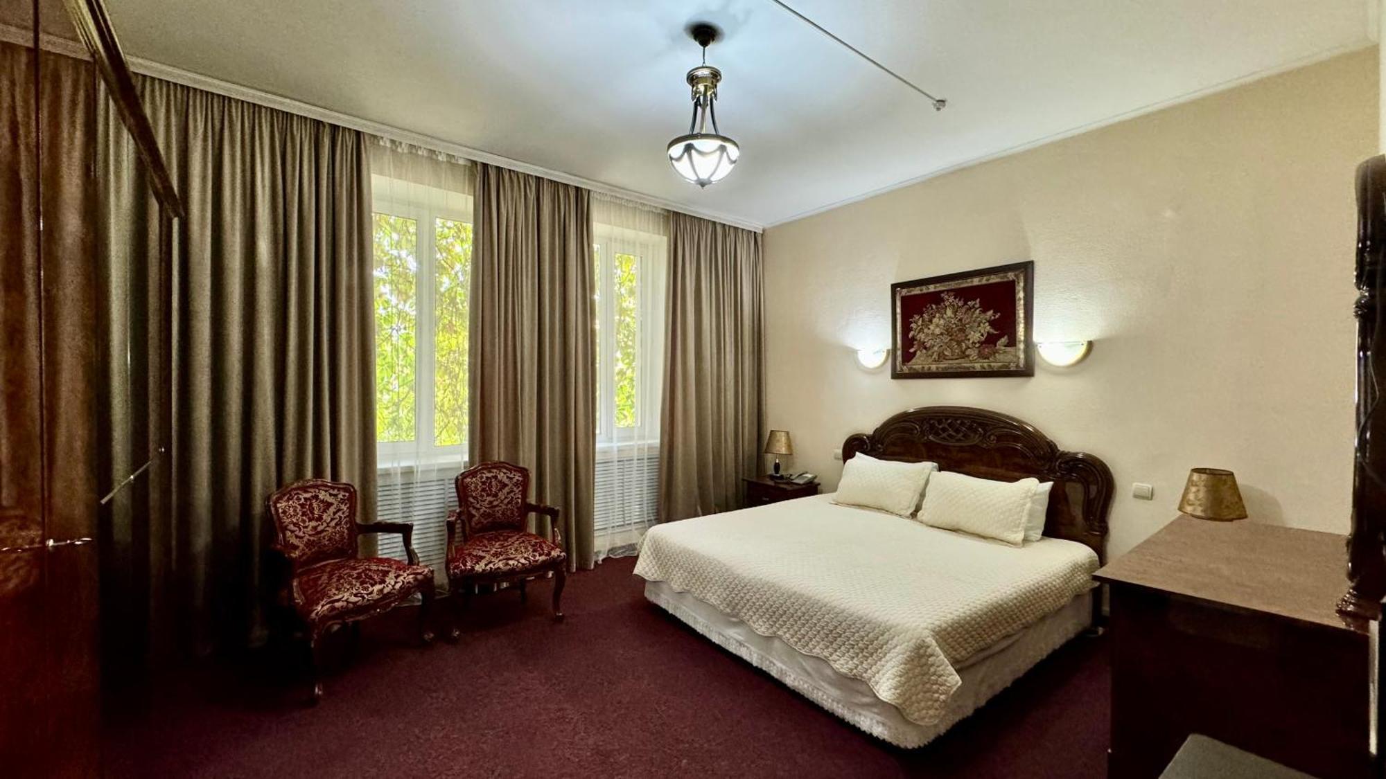 Hotel Zhambyl Taraz Eksteriør bilde