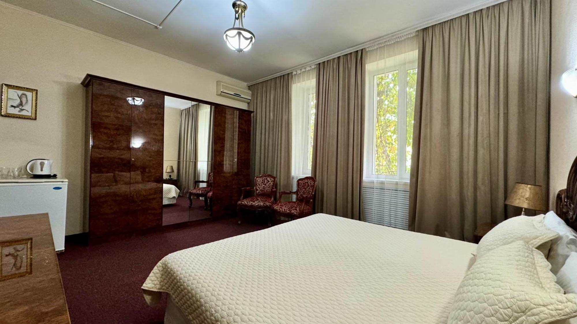Hotel Zhambyl Taraz Eksteriør bilde