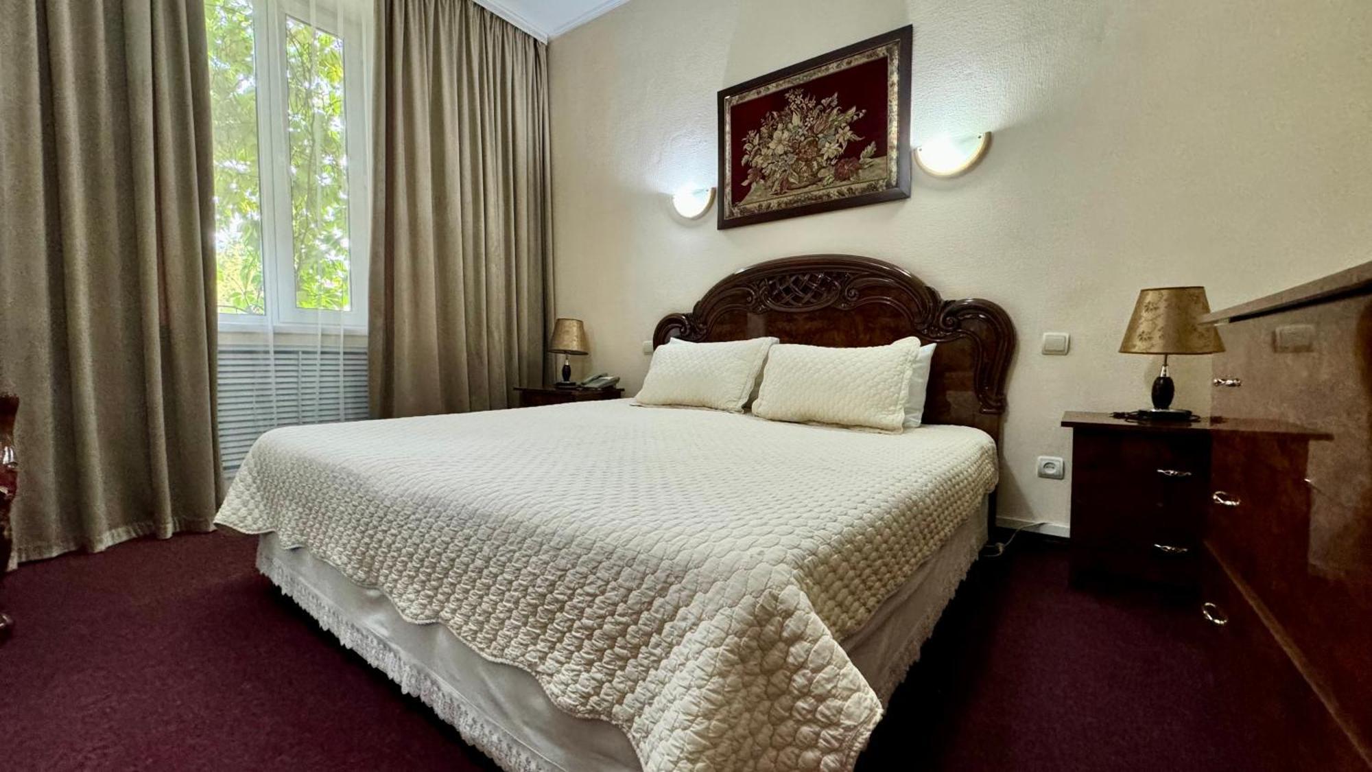 Hotel Zhambyl Taraz Eksteriør bilde